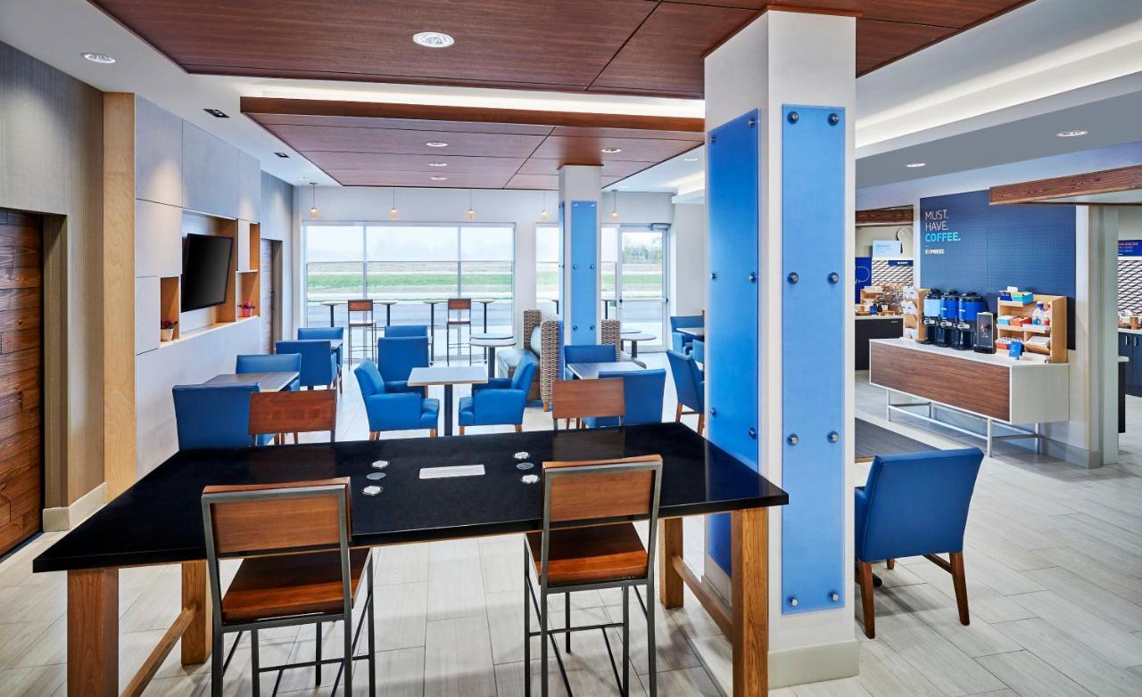 Holiday Inn Express & Suites Windsor East - Lakeshore By Ihg Tecumseh Exterior foto