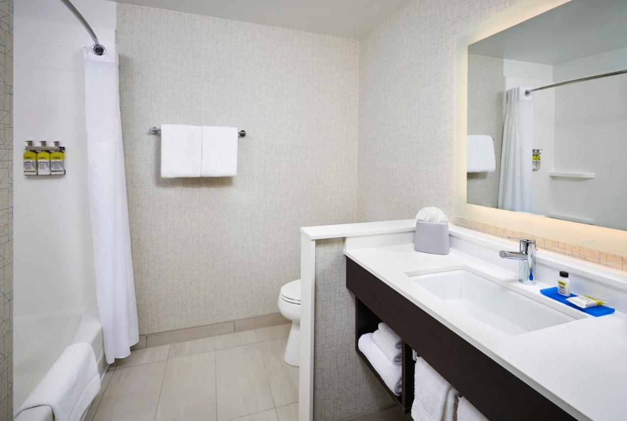 Holiday Inn Express & Suites Windsor East - Lakeshore By Ihg Tecumseh Exterior foto
