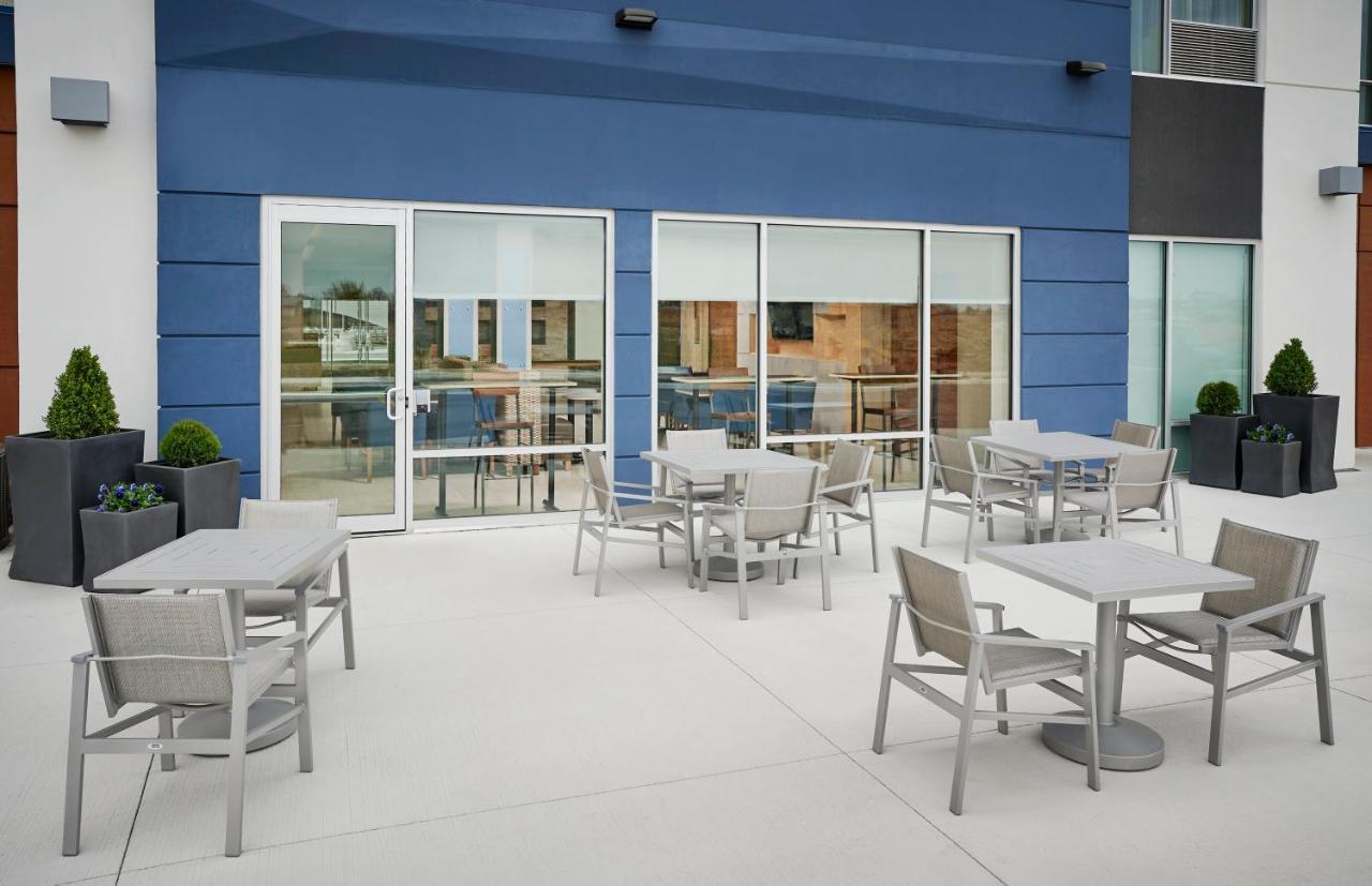 Holiday Inn Express & Suites Windsor East - Lakeshore By Ihg Tecumseh Exterior foto